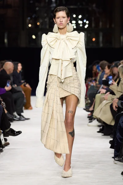 Look 17
